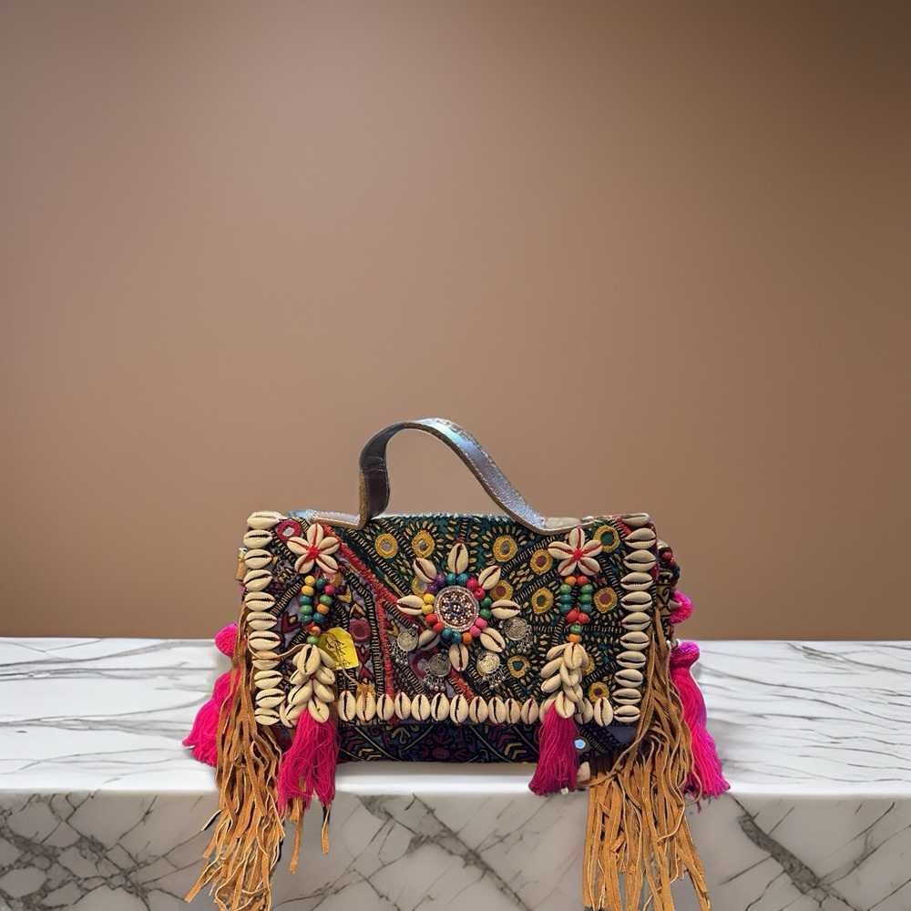 Crossbody or just handle bojo style purse